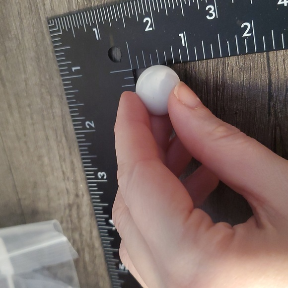 White Round Earrings Vintage Clip On E462 - Picture 3 of 3